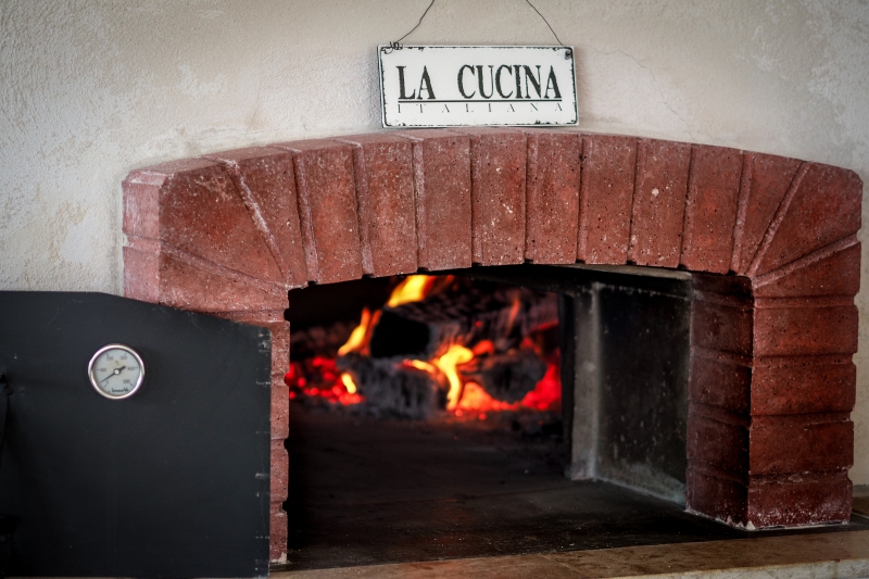 pizzeria-LORGUES-min_pizza-oven-1344719